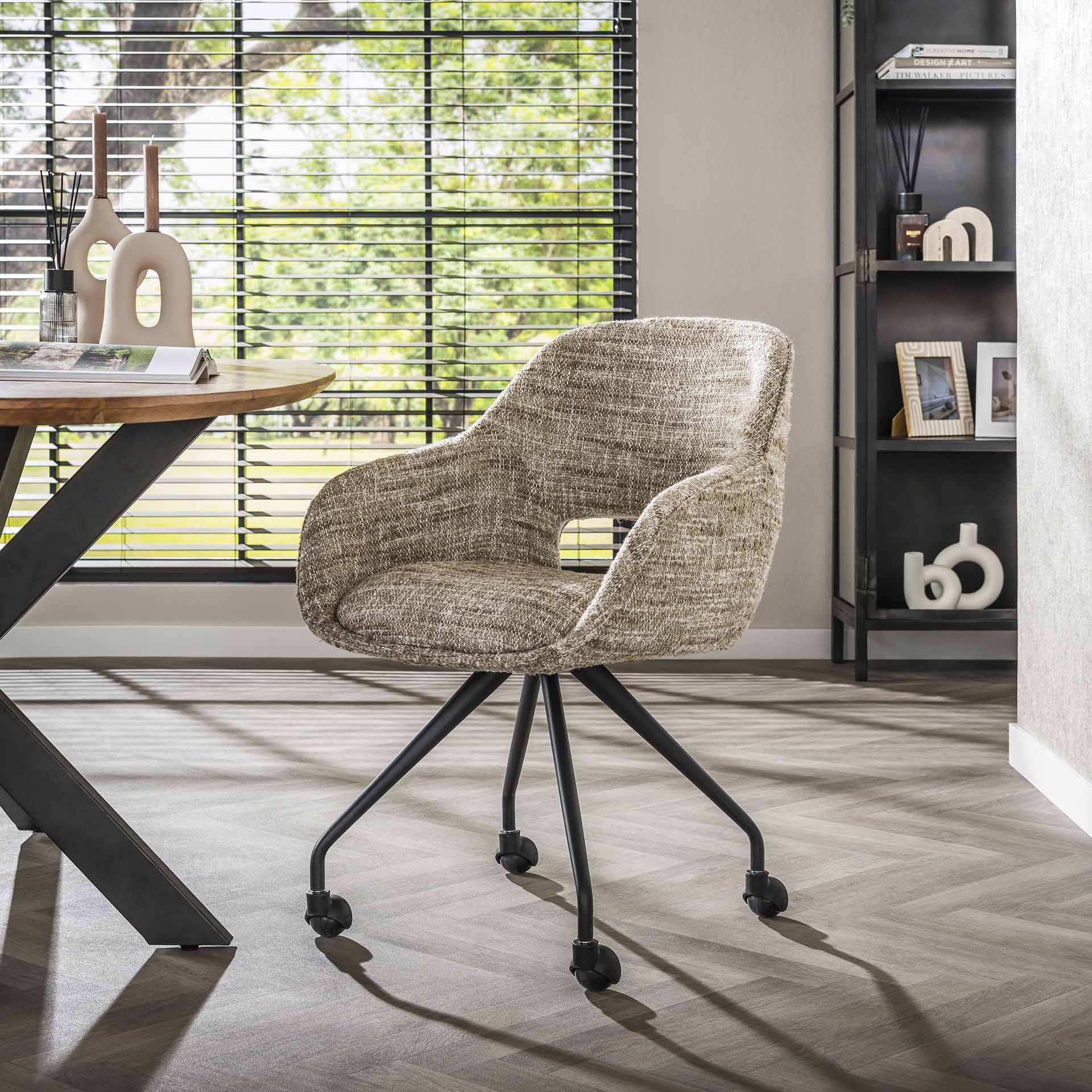 Eetkamerstoel Aurelia - Taupe - Renegade Stof - Met Wieltjes