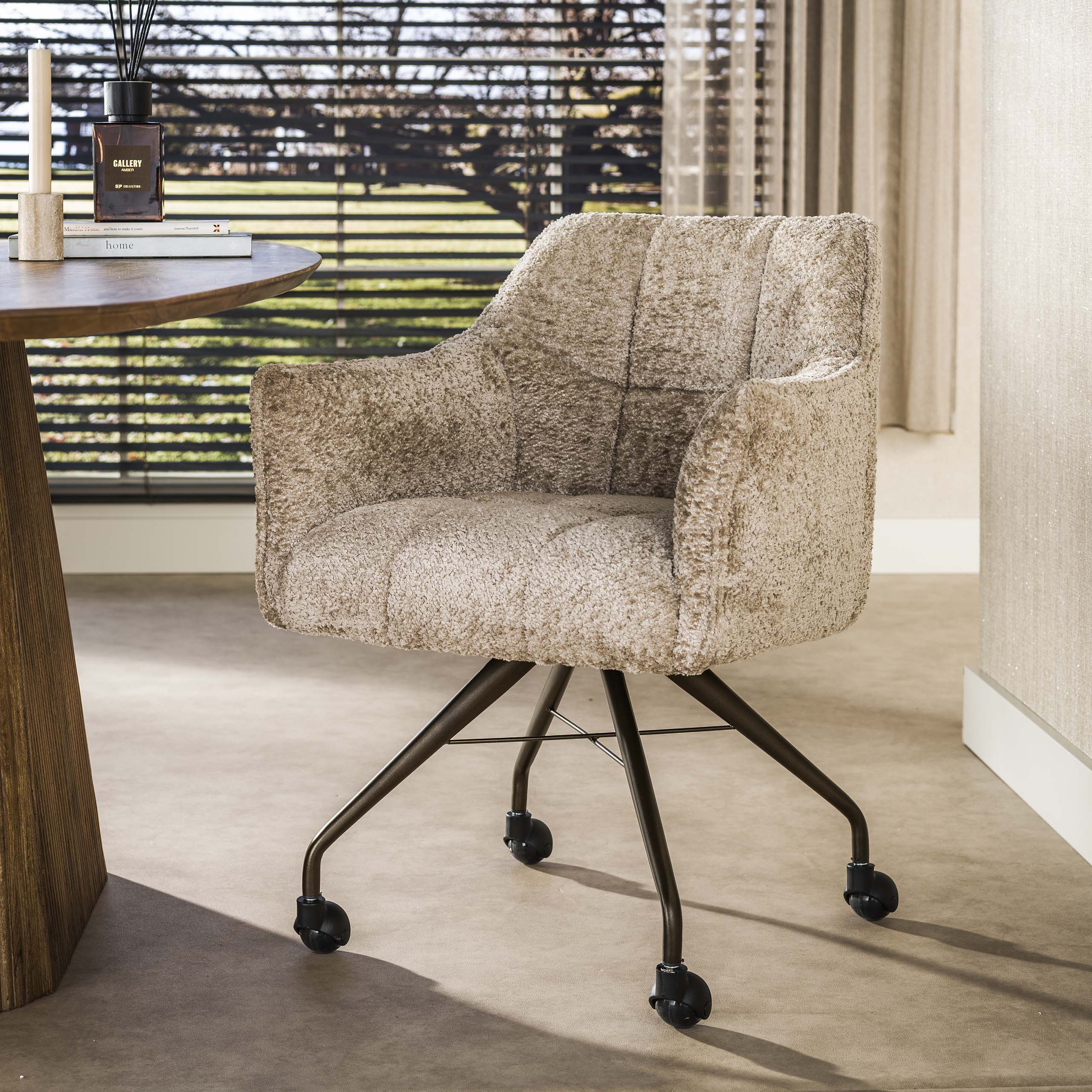 Eetkamerstoel Vantage - Beige - Savelle Stof - Met Wieltjes