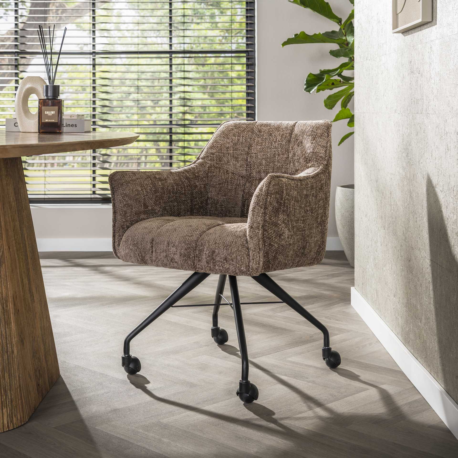 Eetkamerstoel Vantage - Champagne - Renegade Stof - Met Wieltjes